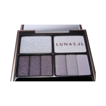 眼妆一盒就够 轻柔,具有深色层次的雾色系四色眼影盘质感如羽毛般轻薄