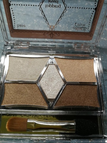 因为是日常大地色,就不会担心手残画的不能出门,topping jewel很喜欢